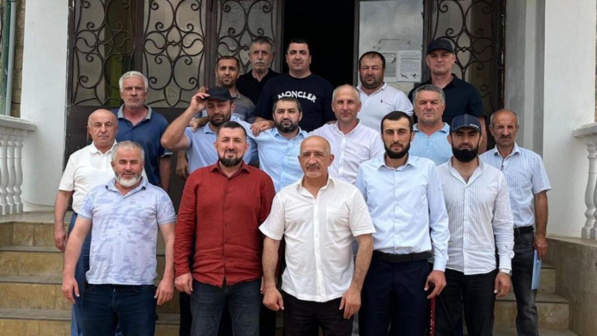 Омаров и глава Дахадаевского района обсудили меры поддержки участников СВО