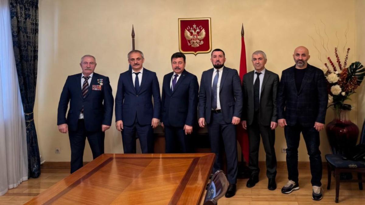 Делегация РД встретилась с послом РФ в Киргизии Сергеем Вакуновым